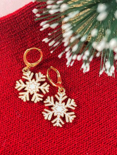 1 Pair Of Christmas White Snowflake Fashion Cute And Exquisite Earrings | SHEIN USA Jewelry Product Shots, Creative Jewelry Photography, Jewelry Photoshoot, Christmas White, Christmas Accessories, Ear Candy, White Snowflake, Jewelry Photography, Holiday Jewelry