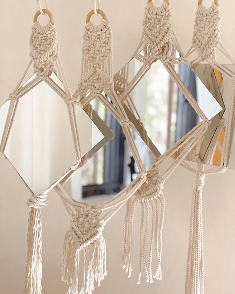 Macrame Mirrors, Mirror Macrame, Mirror Holder, Photo Mirror, Macrame Mirror, Preppy Room Decor, Preppy Room, Macrame Patterns Tutorials, Mirror Photo