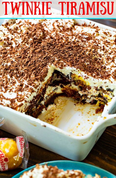 Twinkie Tiramisu is the most delicious tiramisu ever. Best Eclairs Recipe, Twinkie Desserts, Easy Tiramisu, Easy Pound Cake, Chocolate And Vanilla Cake, Eclair Recipe, Make Ahead Desserts, Tiramisu Recipe, Piece Of Cake