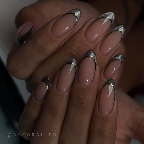 Cat eye and chrome french ✨ @kokoistusa @nailthoughts clear builder / peach base @zillabeau F Gel Nocturne Collection cat eye “FG125* @nailzbydevshop matte top coat para aislar el chrome @kokoistusa markers line in black para adherir el chrome @luxury.nailshop akzentz shine on top coat #manicure #manicuracombinada #caguasuñas #uñalargas #nailsdesign #nailsnailsnails #nailsofinstagram #nailsinspiration #nailsinspo #nailitdaily #manicura #nails #gelnails #caguas #puertorico🇵🇷 #nails💅 #nailsar... Cat Eye French Tip Nails, Black Cat Eye Nails, Cat Eye French Tip, French Cat Eye, French Cat, Chrome French, Matte Top Coat, Black Cat Eyes, Cat Eye Nails