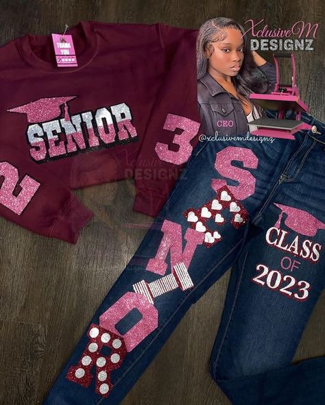 Senior Jeans Ideas High Schools, Homecoming Jeans Ideas, Homecoming Fits, High School Graduation Outfit, Senior Painted Jeans, 8th Grade Outfits, Bespoke Denim, Senior Year Things, Senior Sweatshirts