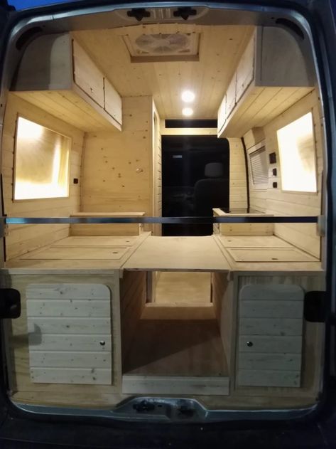 Proyecto Camper Renault Master L1H2 Self Build Campervan, Kangoo Camper, Caravan Van, Minivan Camper Conversion, Minivan Camper, Camper Interior Design, Camping Van, Build A Camper Van, Build A Camper