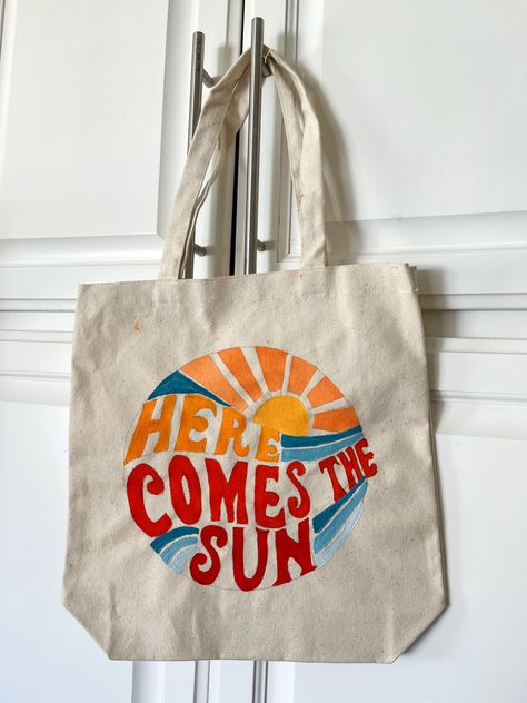 Tod Bag, Tote Bag Design Ideas, Bag Design Ideas, Diy Tote Bag Design, Painted Tote Bag, Seni Resin, Handpainted Tote Bags, Canvas Bag Diy, Totes Ideas