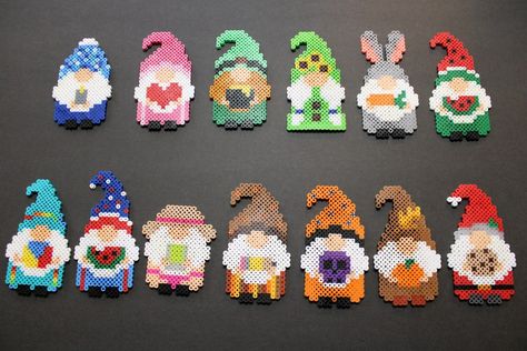 Melty Bead Designs, Christmas Perler Beads, Perler Creations, Melty Bead Patterns, Easy Perler Beads Ideas, Pearl Beads Pattern, Perler Art, 8bit Art, Perler Bead Templates