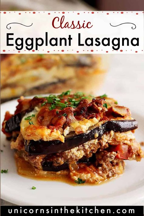 This eggplant lasagna is absolutely cheesy and rich in flavor with layers of eggplant, delicious meat sauce and 3 kinds of cheese! It's made without any noodles, so it's gluten free and low carb. This is a great recipe to use up those eggplants sitting in the fridge. Watch the video to see how to make this recipe, vegetarian option also included! Lasagna Recipe Without Ricotta, Eggplant Lasagna Recipe, Eggplant Casserole, Cucumber Tomato Avocado Salad, Eggplant Caponata, Eggplant Lasagna, Beef Lasagna, Lasagna Ingredients, Egg Plant