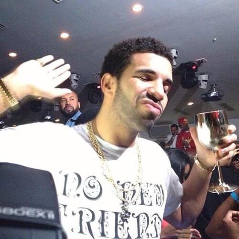 Drake Pfp 2000, Old Drake Pics, Drake Pfp Aesthetic, Old Drake Aesthetic, Drake Meme Face, Drake 2000s, Drake Drinking, Drake Smiling, Drake 2009