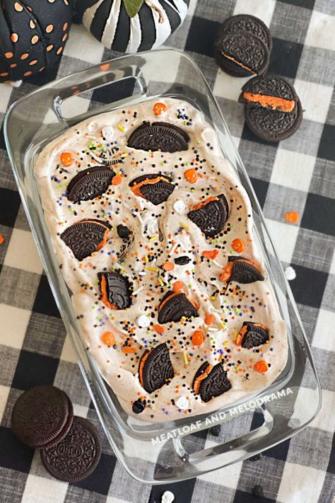 No Churn Homemade Halloween Ice Cream is an easy fall dessert made with Oreo cookies, cream, sweetened condensed milk and fall candies. You'll love this Cookies and Scream! Halloween Dessert Recipes Easy, Halloween Ice Cream, Easy Homemade Ice Cream, Churn Ice Cream, Halloween Food Desserts, Halloween Board, Oreo Ice Cream, Fall Desserts Easy, Cookies Cream