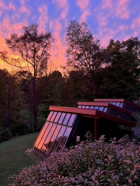 Deep Winter Greenhouse, Underground Greenhouse, Winter Greenhouse, Solar Collector, Glass Structure, Winter Family, Winter Plants, Deep Winter, Traditional Building