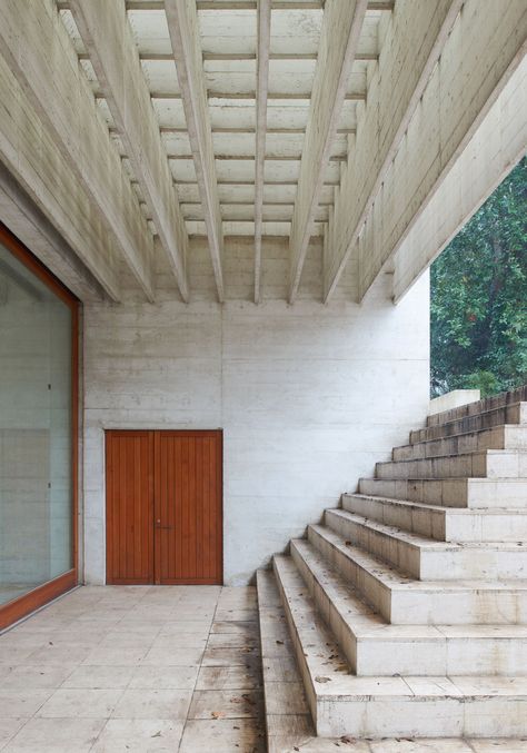 Image 8 of 30 from gallery of AD Classics: Nordic Pavilion in Venice / Sverre Fehn. Photograph by Åke E:son Lindman Nordic Pavilion, Sverre Fehn, Nordic Architecture, Pavilion Architecture, Peter Zumthor, Pavilion Design, Mid Century Architecture, Architectural Section, Architectural Photographers