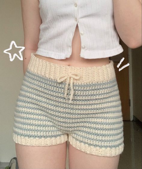 Crochet Shorts Pattern, Crochet Skirt Pattern, Crochet Bottoms, Mode Crochet, Crochet Short, Diy Vetement, Crochet Design Pattern, Crochet Clothing And Accessories, Kawaii Crochet