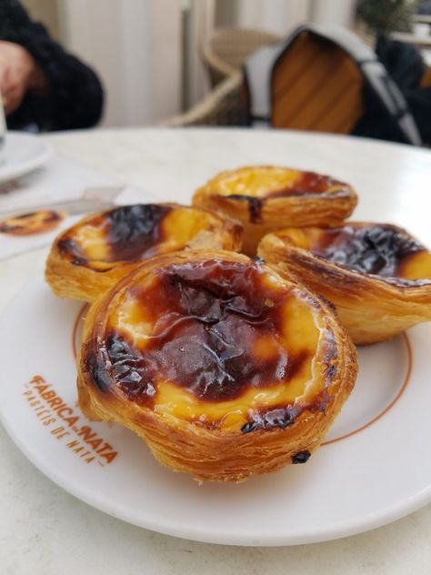 My authentic pastel de nata recipe comes straight from Lisbon where these Portuguese custard tarts are the tastiest way to start and finish the day! Nata Recipe, Natas Recipe, Portuguese Custard Tarts, Portuguese Tarts, Easy Spanish Recipes, Custard Tarts, Portuguese Desserts, Custard Tart, Famous Recipe