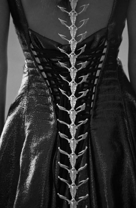 Iron Widow, Couture Dior, Yennefer Of Vengerberg, Fantasy Fashion, Yohji Yamamoto, Dark Fashion, Character Outfits, Gothic Fashion, Costume Design