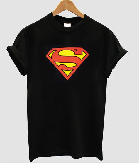 SUPERMAN TSHIRT Superman Tshirt, Guy Clothes, Superman Shirt, Superman T Shirt, Superman Logo, T Shirt World, Red Tshirt, Retro Tshirt, Unisex Tshirt