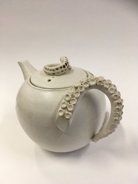 Steampunk Octopus Teapot. – Steampunk Stuff Octopus Teapot, Sculptural Teapot, Teapot Ideas, Steampunk Octopus, Teapots Unique, Clay Teapots, Pottery Teapots, Pottery Pitcher, Clay Vase