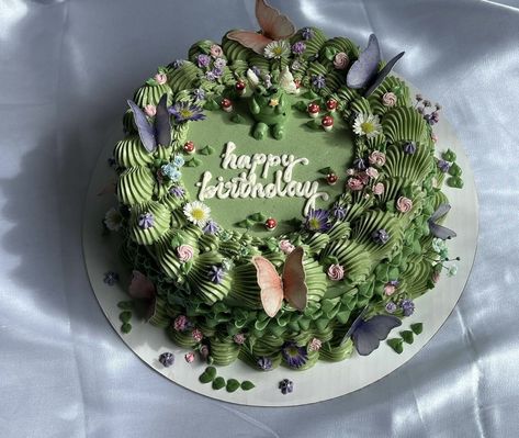 Difficult Cakes, Cottage Core Cupcakes, Green Birthday Ideas, Cottage Core Birthday Cake, Fairy Core Cake, Cottage Core Cakes, Vintage Cakes Birthday, Earthy Cake, Fairy Cake Ideas