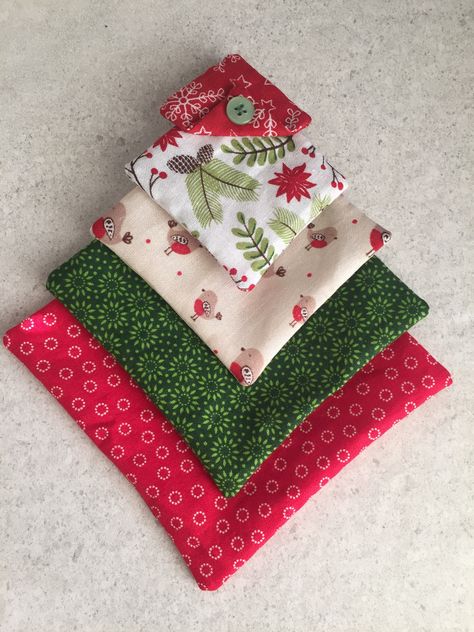 Sewing Tutorial: Fabric Christmas Tree Decorations – Perfect For A Last Minute Make – Hook Stitch Sew Fabric Christmas Decorations, Christmas Quilt Blocks, Christmas Fabric Crafts, Christmas Patchwork, Fabric Tree, Christmas Sewing Projects, Fabric Christmas Trees, Folded Fabric Ornaments, Quilted Christmas Ornaments