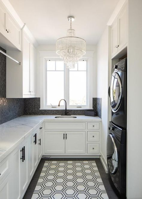 Transitional Laundry Room, Modern Tile Designs, Laundry Room Storage Shelves, White Laundry Rooms, Room Storage Diy, Dream Laundry Room, Pantry Laundry, Laundry Room Layouts, White Shaker Cabinets