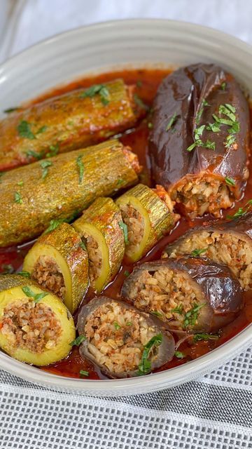 Eman on Instagram: "Squash and eggplant mahshi Here is a simple yet delicious recipe, I stuffed squash and eggplants you can also stuff onions, bell peppers, tomatoes and potatoes. Written recipe and measurements are on the link in my bio!! Enjoy!! #mahshi #eggplanet #squash #tastyfood #tastyrecipes #foodie #thefeedfeed #homemade #delicious #kurdish #ct #ctfoodie #ctblogger #foodnetwork #foodnetworkkitchen #buzzfeedfood #tastemade #foodietribe" Eggplant Stuffed, تمثال الحرية, Stuffed Squash, Feel Good Food, Healthy Food Dishes, Buzzfeed Food, English Food, Buffet Food, Bell Peppers