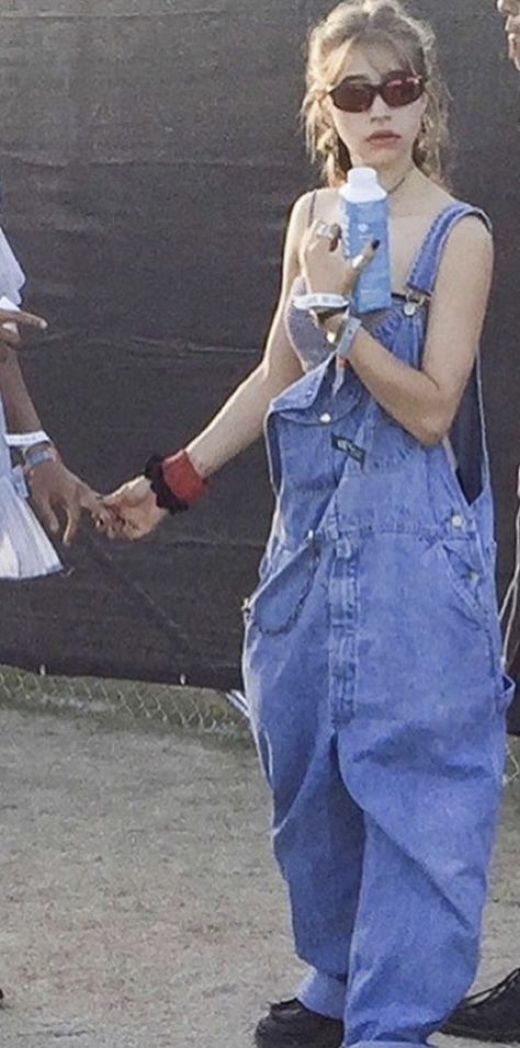 Baggy Overalls Outfit, Work Appropriate Outfits, Baggy Overalls, Overalls Outfit, School Fits, Urban Outfits, Dream Wardrobe, Urban Fashion, Overalls