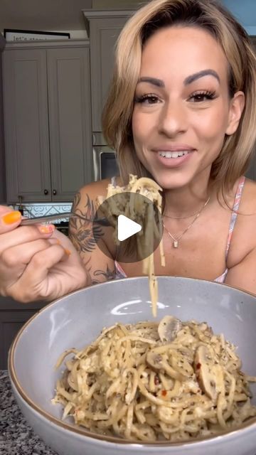 Brooke Brown Keto, Palmini Noodles Recipes, Palmini Recipes, Pasta Recipe Healthy, Mushroom Meals, Protein Puddings, Meatless Pasta, Brooke Brown, Baby Bella Mushrooms