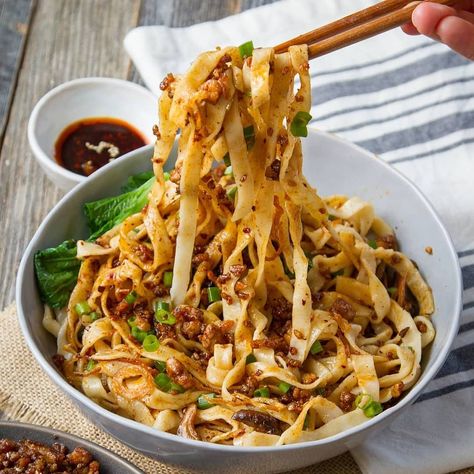 WoonHeng ❣️🌱 on Instagram: “Chili pan mee '辣椒板面' with homemade noodles & tofu crumbles⁣😋 ⁣ Happy Wednesday, everyone🤗. Making your own noodles is always fun & nothing…” Tofu Crumbles, Dried Tofu, Noodle Recipe, Calorie Calculator, Homemade Noodles, Vegan Bowls, Vegan Lunch, Noodle Recipes, Food 52