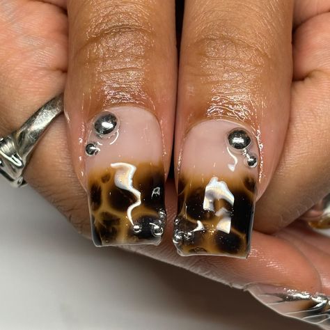 leopard print & chrome 🐆⛓️‍💥 #nailart #londonnailtech #londonnails #gelxlondon #westlondonnails Old School Nail Designs 90s, Cheetah Nails, Leopard Print Nails, Pinterest Nails, London Nails, New Nail Designs, Goth Nails, Modern Nails, Leopard Nails