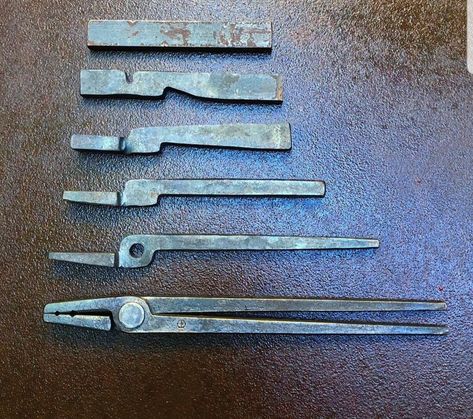 Tube Steel Projects, Forging Metal Ideas, Easy Blacksmith Projects, Forged Metal Projects, Blacksmith Projects That Sell, Blacksmith Projects Ideas, Forge Tools, Forging Tongs, Diy Forge