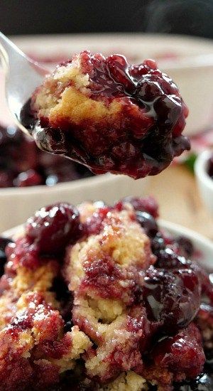 Slow Cooker Puddings, Easy Cherry Cobbler, Blackberry Mojito, Fruit Crisp Recipe, 21 Day Fix Desserts, Cherry Cobbler Recipe, Blackberry Cobbler Recipe, Cobbler Recipes Easy, Cobbler Topping