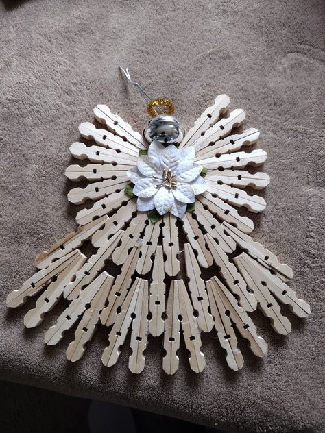 Clothespin Crafts Christmas, Clothespin Diy Crafts, Wooden Clothespin Crafts, Clothespin Art, Christmas Angel Crafts, Christmas Clothespins, Easter Bags, Cross Crafts, Christmas Arts And Crafts