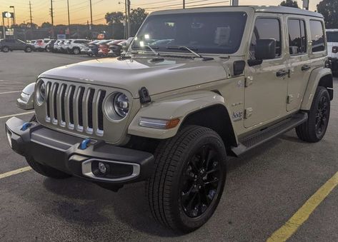 Tan Jeep Wrangler, Tan Jeep, Jeep Sahara, Jeep Baby, Girly Car, Pretty Cars, Wrangler Unlimited, Jeep Wrangler Unlimited, Car Gadgets