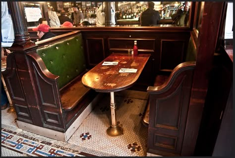 Old Town Bar NYC Home Pub Ideas, Irish Pub Interior, Old Bars, Irish Pub Decor, Pub Interior Design, Pub Interior, Pub Sheds, Lounge Club, Nyc Bars