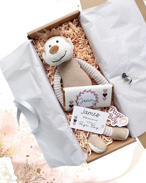 🎩💍 Make your Page Boy feel extra special with our Page Boy Proposal and Ring Bearer Custom Gift! 🎁✨ Our personalised gift box is the perfect way to ask them to be a part of your big day. Complete with thoughtful touches and personalised details, it's a gesture they'll cherish forever. Say thank you to your bridal party with this heartfelt token of appreciation! 💖👰 #PageBoyProposal #RingBearerGift #PersonalisedGiftBox #BridalPartyGift #WeddingThankYouGift Page Boy Proposal, Personalised Gift Box, Ring Bearer Gifts, Personalised Gift Boxes, Proposal Box, Bridesmaid Proposal Box, February 15, Unique Personalized Gift, Bridal Party Gifts