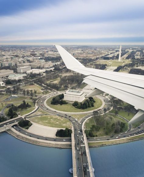 Washington DC from a Flight Into DCA // Top DC Photo Spots Washington Dc School Trip, Dc School Trip, National Mall Washington Dc, Washington Things To Do, Lawyer Aesthetic, Dream Nature, Best Places To Take Pictures, Washington Dc City, Washington Dc Photos