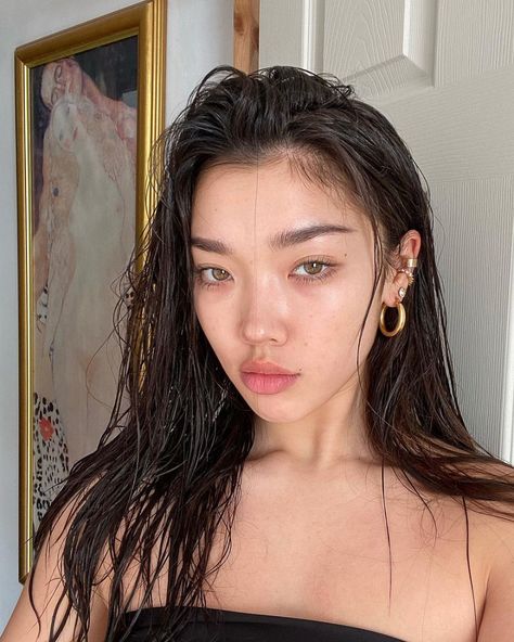 Cameron Valentina (@misssvalentina) • Instagram photos and videos Cameron Valentina, Hair Captions, Miss Girl, Oh My Goddess, Greasy Hair Hairstyles, Asian Hair, Wet Hair, Just Girl Things, Belleza Natural