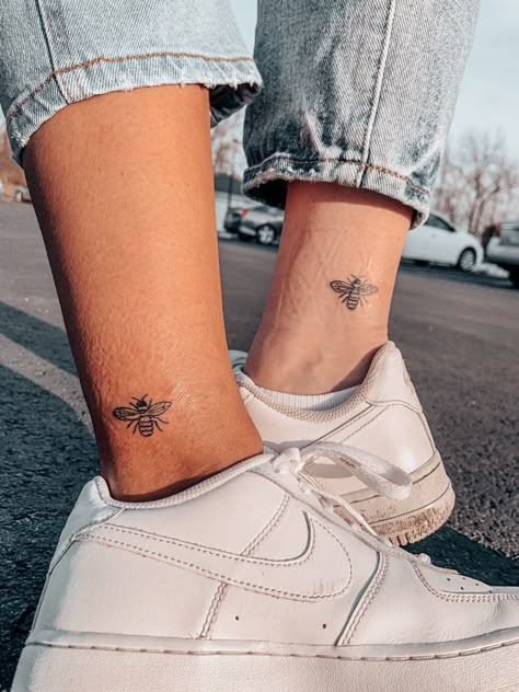 Bumble bee tattoo idea, bee tattoo idea, best friend tattoo, matching tattoo Best Friend Matching Tattoo, Matching Bestie Tattoos, Dr Tattoo, Small Bee Tattoo, Best Friend Tattoo, Matching Bff Tattoos, Bee Tattoos, Bestie Tattoos, Best Friend Matching