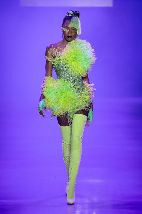 31 Spring 2019 Fashion Trends - Top Spring Runway Trends for Women Camp Fashion, The Blonds, 2019 Runway, Neon Fashion, Couture Mode, Weird Fashion, Futuristic Fashion, Runway Trends, Spring Fashion Trends