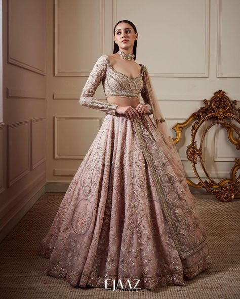 Ejaazcouture Lehenga Bridal, Ejaazcouture Lehenga, Ejaaz Couture, Evening Dresses 2022, Brown Stuff, Sweetheart Blouse, Ivory Lehenga, Floral Hand Embroidery, Bridal Lehenga Designs