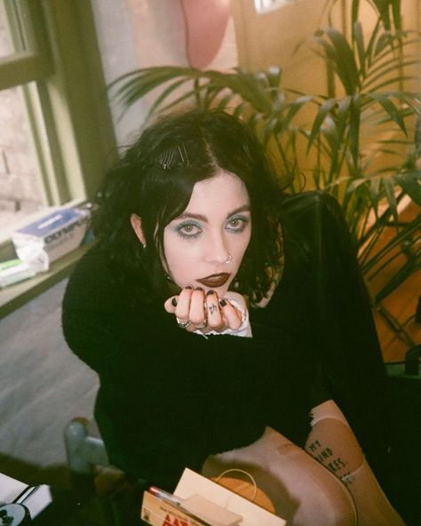 Heather Baron Gracie, Pale Waves, Goth Club, Pale Grunge, Photography Pics, Concert Looks, Style Steal, Aesthetic People, Hair Inspo Color