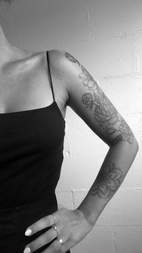 Tattoo Women Upper Arm, Woman Upper Arm Tattoo, Tattoo Upper Arm Women, Womens Upper Arm Tattoo, Back Tattoo Women Upper, Arm Women, Tattoo Upper Arm, 40 Tattoo, Upper Arm Tattoo