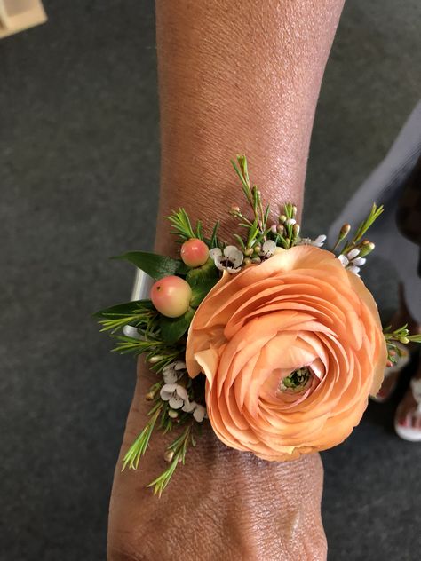 Best Flowers For Corsages, Rust Corsage Wedding, Corsage Inspo Prom, Boho Corsage Prom, Peach Corsage, Colorful Corsage, Prom Corsage White, Orange Corsage, Dance Flowers