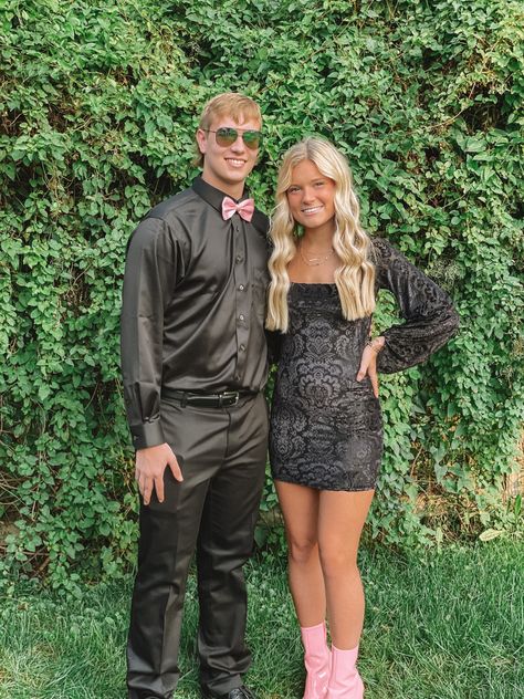 Hoco Color Ideas, Green Hoco Dress Couple, Black Hoco Couple Outfits, Couple Outfits Black, Hoco Couple Outfits, Homecoming Couples Outfits, Homecoming Couples, Homecoming 2023, Hoco 2023