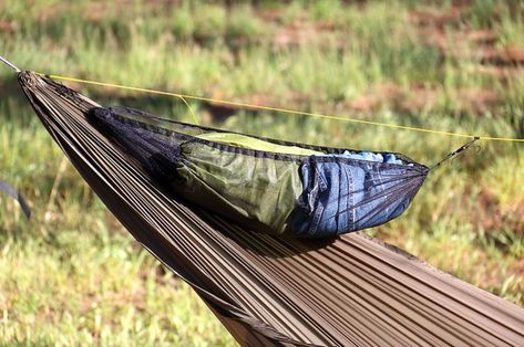 The mini gear hammock, or Gear Loft, from Elemental Hammock. Photo courtesy Elemental Hammock, used by permission. Indoor Hammock Bed, Hammock Photos, Backpacking Bag, Hammock Camping Gear, Backpacking Hammock, 1000 Lifehacks, Camping Materials, Indoor Hammock, Camping Storage