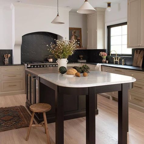 @evelynranney • Instagram photos and videos Gray And White Kitchen, Two Tone Kitchen, Kitchen Transformation, Kitchen Farmhouse, Grey Kitchens, Kitchen Trends, Large Kitchen, Wood Kitchen, Home Staging