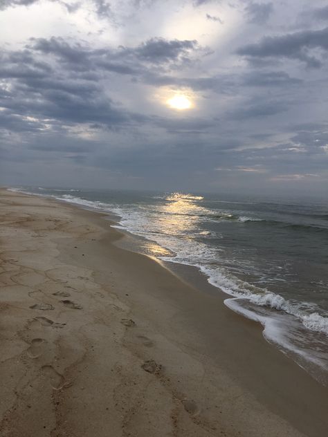 Sunrise on a cloudy day Beach On A Cloudy Day, Beach Cloudy Day, Grey Skies, Cloudy Day, Beach Vibe, Beach Photos, Rainy Day, Thought Provoking, Spring Time