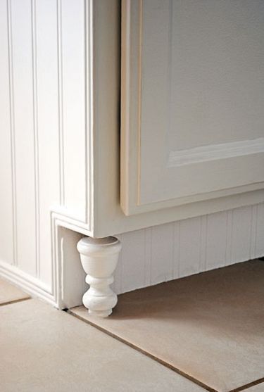 Great idea - finials as feet for kitchen cabinets  I actually seen someone do this before. They made their cabinets look like a large hutch. Farm Kitchen Ideas, Frugal Kitchen, Cabinet Feet, Farm Kitchen, Kitchen Cabinets Makeover, Cabinet Makeover, Furniture Feet, Diy Interior, Kitchen Redo