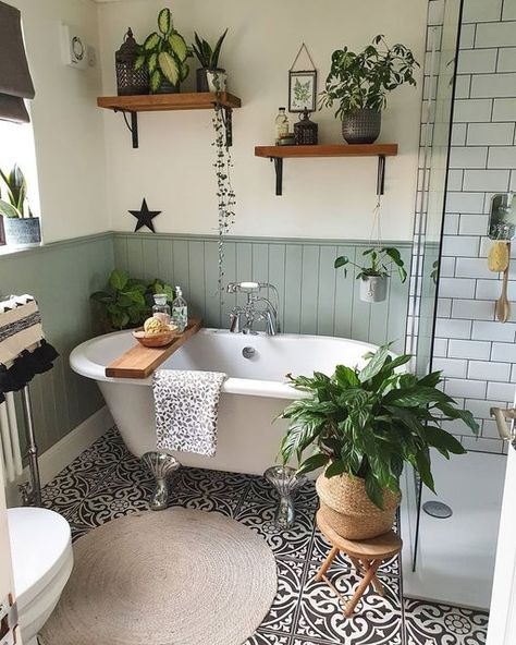 Funky Bathroom, Cottage House Interior, Victorian Style Bathroom, Aesthetic Boho, Victorian Bathroom, Cottage Bathroom, Bathroom Plants, Bedroom Color, Boho Bathroom