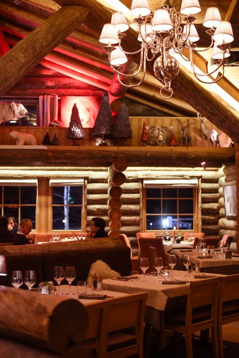 Log Cabin Restaurant, Wood Cabin Decor, Cabin Restaurant, Western Bar, Company Ideas, Chamonix France, 2023 Travel, Ski Cabin, Cozy Restaurant