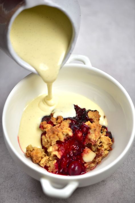 Pouring custard over berry crumble Crumble And Custard, Berries Crumble, Custard Crumble, Birds Custard, Humble Crumble Recipe, Humble Crumble, Fruit Crumble Recipe, Berry Crumble Recipe, Berry Crumble