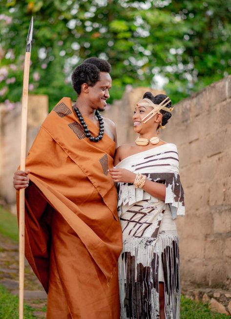 East African Clothing, Rwandan Traditional Clothes, Kikuyu Culture, Rwandan Culture, Tradional Wear, Africa Culture, Traditional African Clothing, Traditional Dresses Designs, African Children