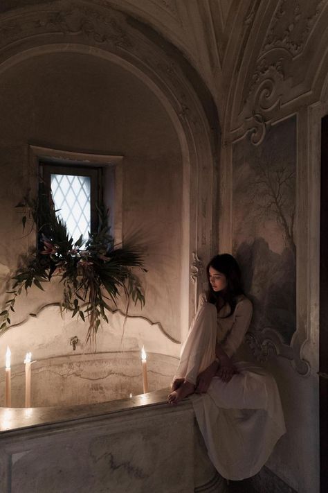 Woman Aesthetic, Castle Aesthetic, Gothic Romance, Italian Women, Season Of The Witch, Princess Aesthetic, Fantasy Aesthetic, Academia Aesthetic, Winter Aesthetic